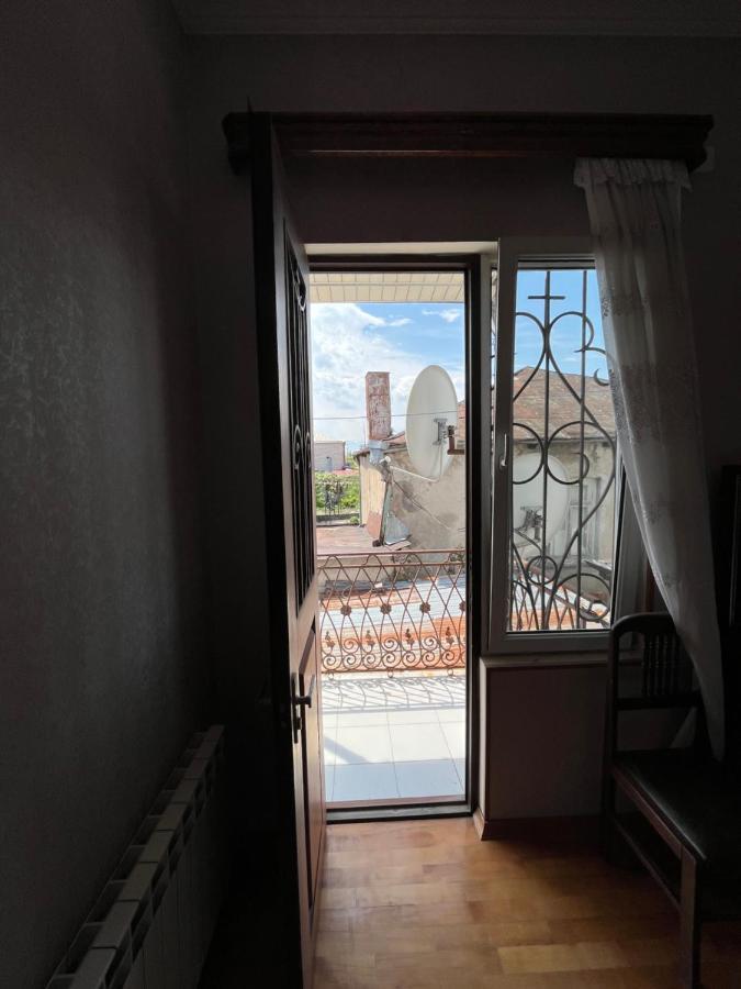 Отель House On Ganja Street Кутаиси Экстерьер фото